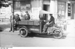 Bundesarchiv_Bild_183-V00892,_Berlin,_Eiltransport.jpg