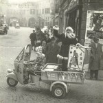 Ape Babbo Natale a Modena 1958.jpg